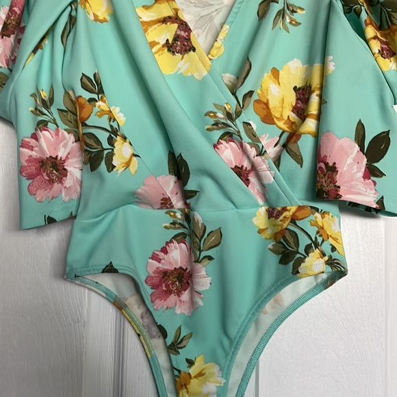 Charlotte Russe Puff Short Sleeve Floral Blouse NWOT ‼️CLOSET CLEAR OUT‼️$10 - Picture 4 of 8